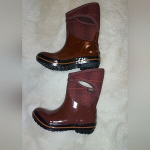 Red plaid Bogs waterproof size 7 EUC Worn Once